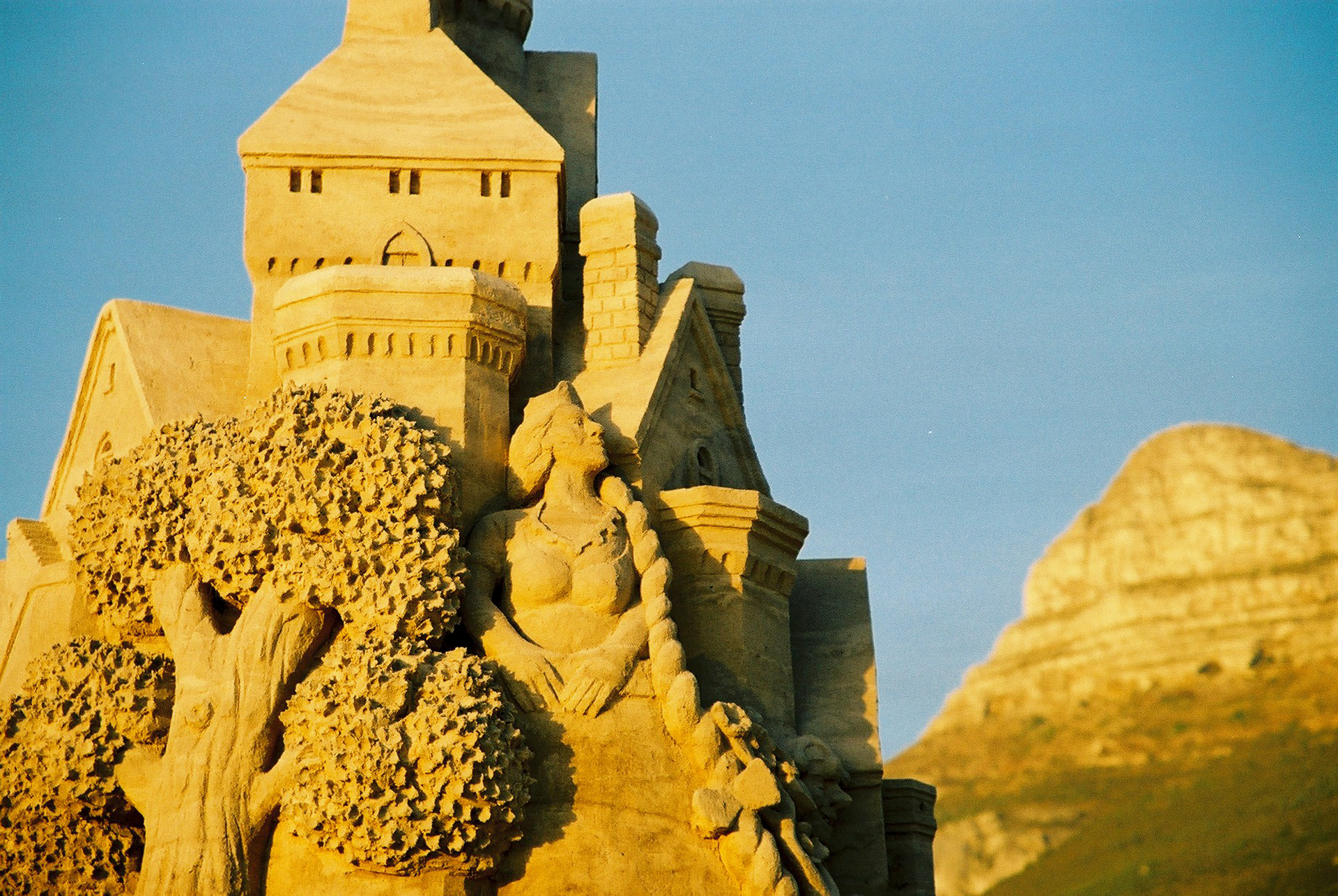 Sand sculpture tips from the sandcastling world champion Ted Siebert