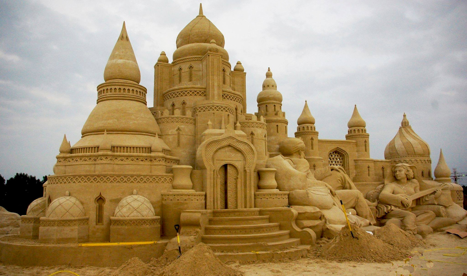 Sand sculpture tips from the sandcastling world champion Ted Siebert