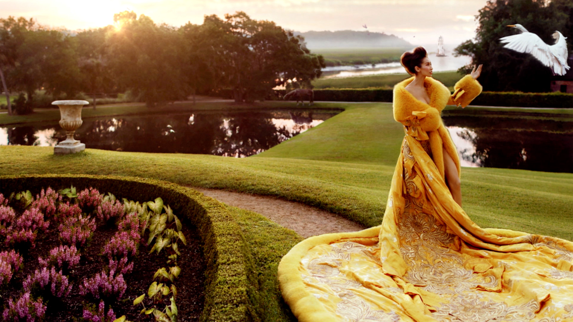 fashion by Guo Pei