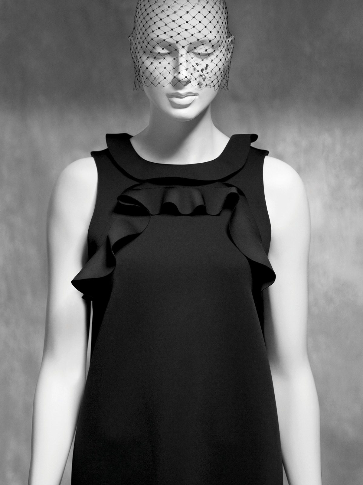 SAINT LOUIS ブラック オブジェ SCAD's Little Black Dress exhibition arrives in Paris at the Mona