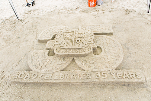 35 anniversary decoration sculpted in sand