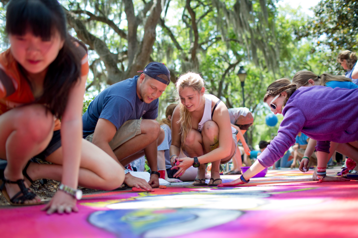 87331Sidewalk arts festival participants