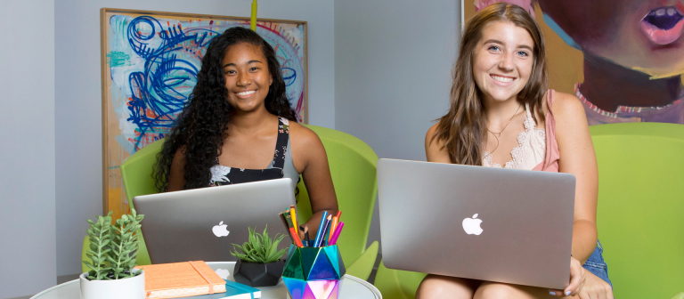 Students attending a SCAD Summer Seminar