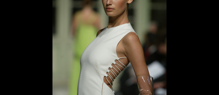 Ralph Rucci, white double-faced silk/wool vertebrae gown, gloves, Spring 2004. Photo by Dan Lecca. 