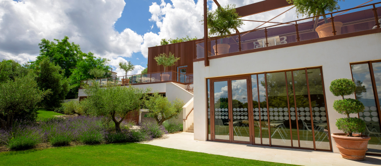 Exterior photo of Le Beauregard facility in SCAD Lacoste