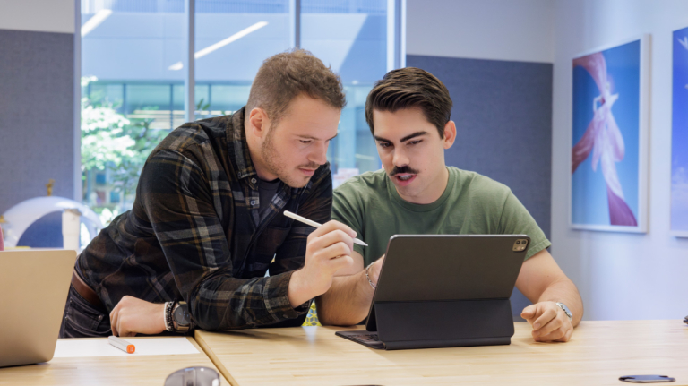 Alumni Jake Phillips works with Industrial Design student.