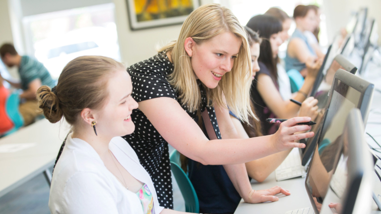 Professer Melissa Curtin advising a SCAD student