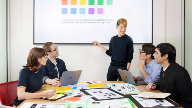 User experience research students collaborate