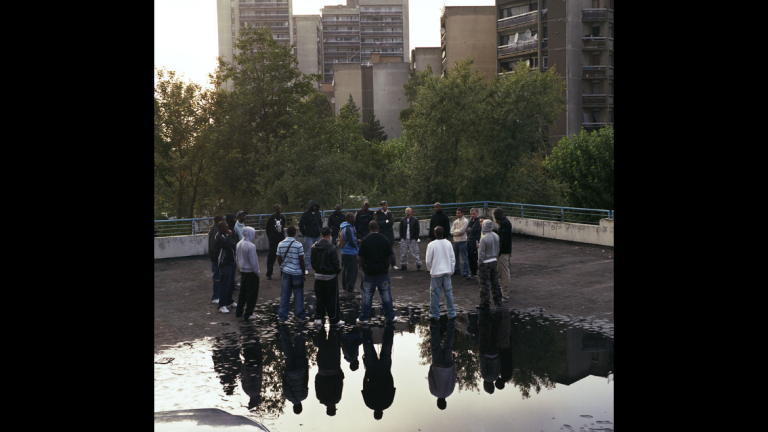 Mohamed Bourouissa, "Le miroir," digital C-print, 2006. 
