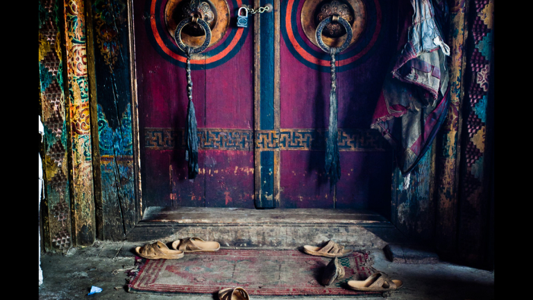 Hsu-Jen Huang, "Kandze Gongba, Ganzi," archival pigment print, 2012.
