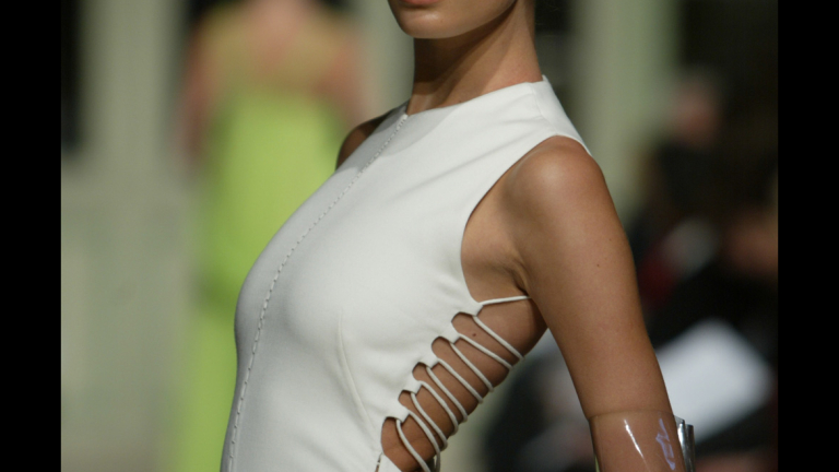 Ralph Rucci, white double-faced silk/wool vertebrae gown, gloves, Spring 2004. Photo by Dan Lecca. 