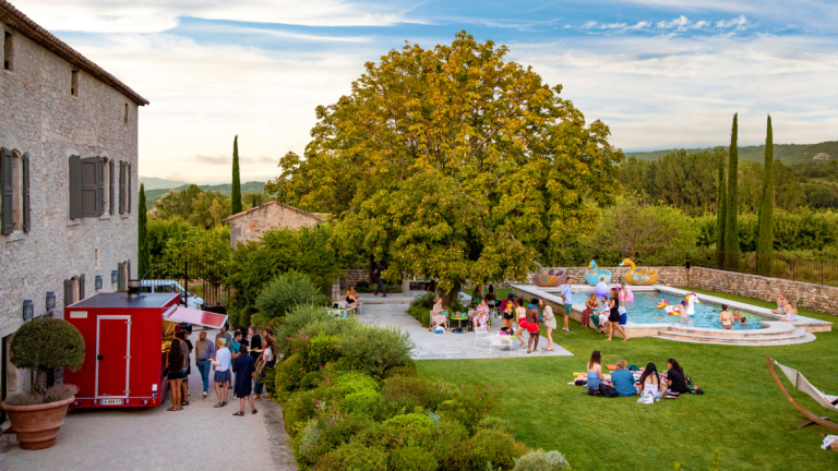 Students participating in SCAD's Pre-Bee program enjoy dinner in Lacoste, France