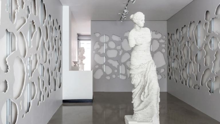 SCAD painting alumnus Scott Carter