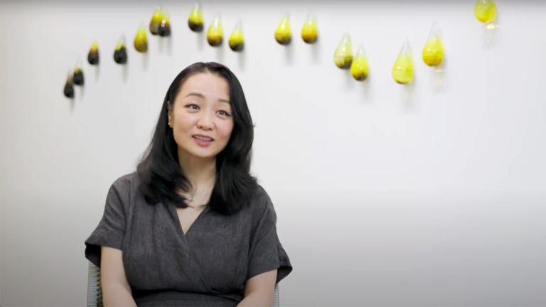 Play "Gyun Hur" video