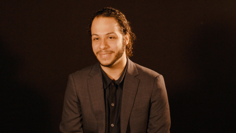 Play Luis Perez video