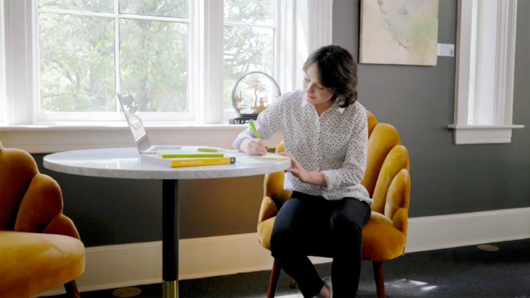 Play "Lara Federspiel" video