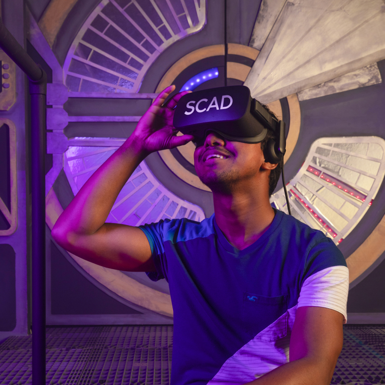 Immersive reality student uses headset