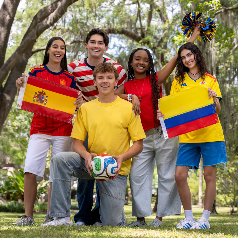 International students gather in Forsyth Park 