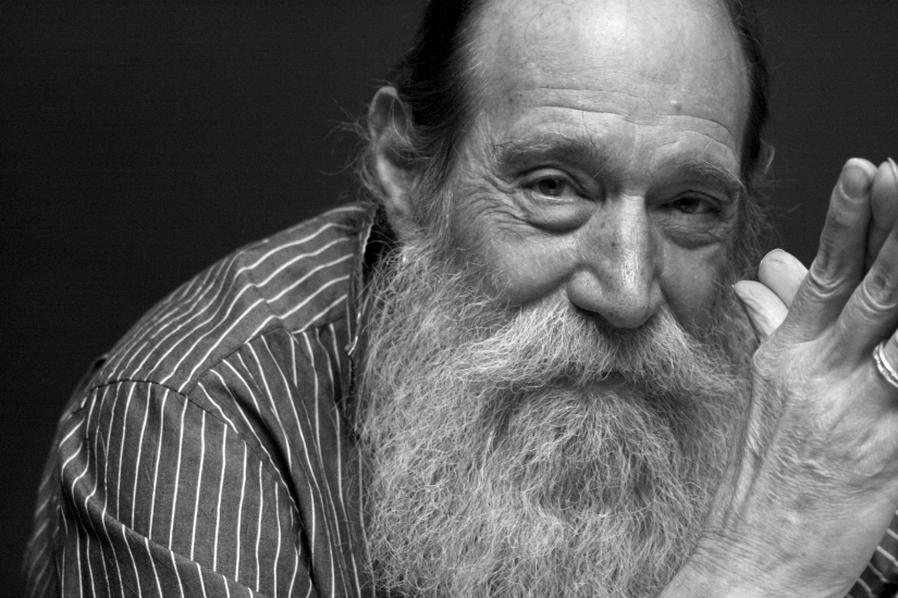 Black and white portrait of scad define art honoree Lawrence Weiner